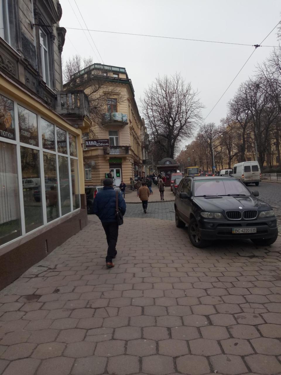 постійне електропостачання Stepana Bandery Street 37-2 *
